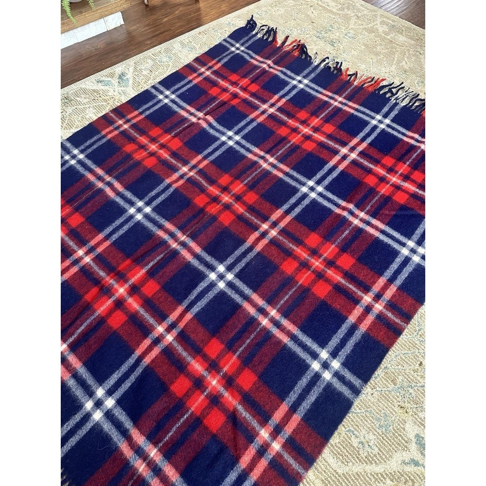 VTG Horner Woolen Co  Wool Red‎ Plaid Camp Stadium Blanket  with Fringe 51"x47"